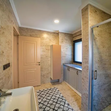 Detached W/ Private Pool
