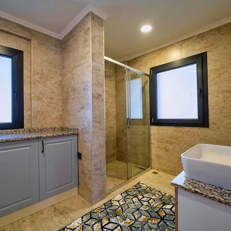 Villa Detached W/ Private Pool